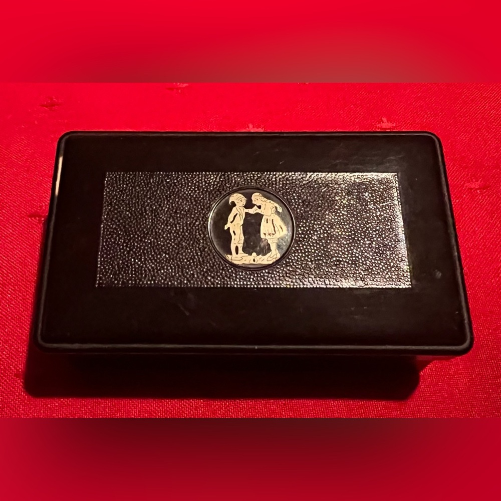 Vintage Elegant Accessory Box